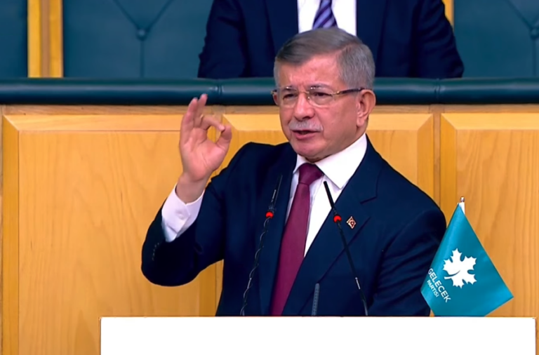 Ahmet Davutoğlu’ndan Selçuk Bayraktar’a sert tepki: “İsrail’in ölüm makinelerinin tedarikçisi…”