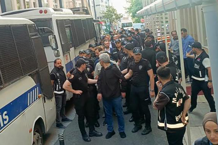Eski bakanlar ve hukukçulardan iktidara ‘Adalet Çağrısı’: “Hukuk devleti askıdadır!”