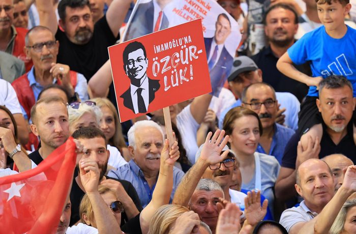 İmamoğlu: “Gerekirse imzalayın; ben o imzaların yükünü tek başıma taşırım”