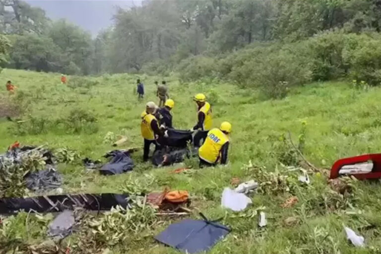 Hindistan’da helikopter düştü: 7 ölü