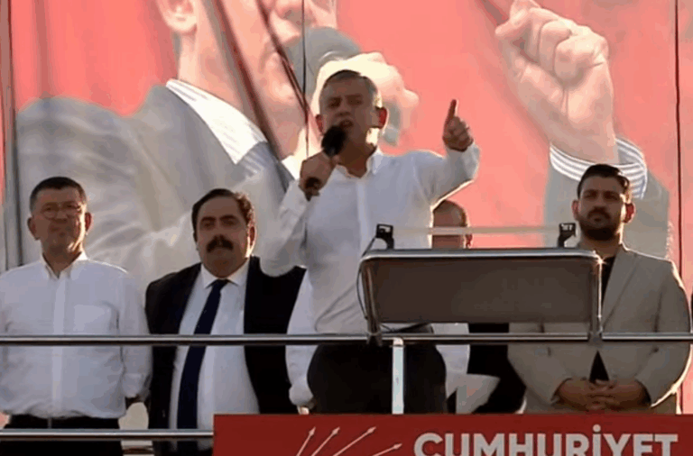 Özgür Özel: “Dün DEM’le görüştük diye bize ‘terörist’ diyenler, bugün terör örgütünün başı ile anlaştı”