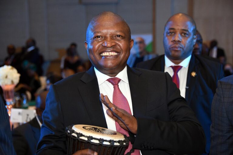Güney Afrika Eski Devlet Başkan Yardımcısı David Mabuza hayatını kaybetti