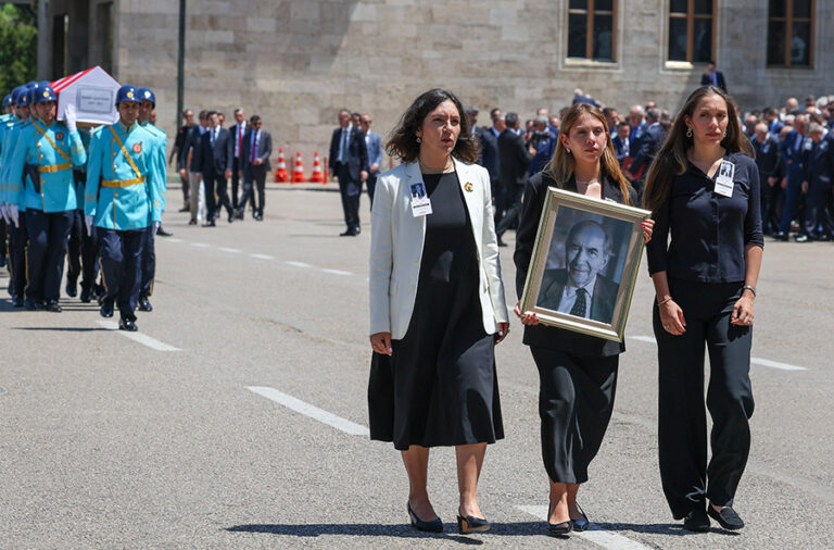 Altan Öymen için önce Meclis’te, sonra CHP Genel Merkezi’nde tören düzenlendi