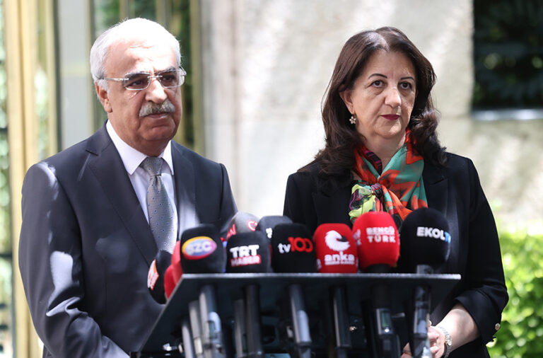 DEM Parti İmralı Heyeti’nden ‘komisyon’ açıklaması: “Kapsamlı ve kapsayıcı bir yöntemle…”