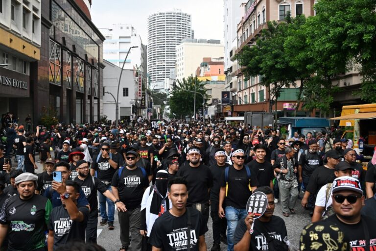 Malezya’da hayat pahalılığı protestosu: Binlerce kişi Başbakan Anwar’a tepki gösterdi