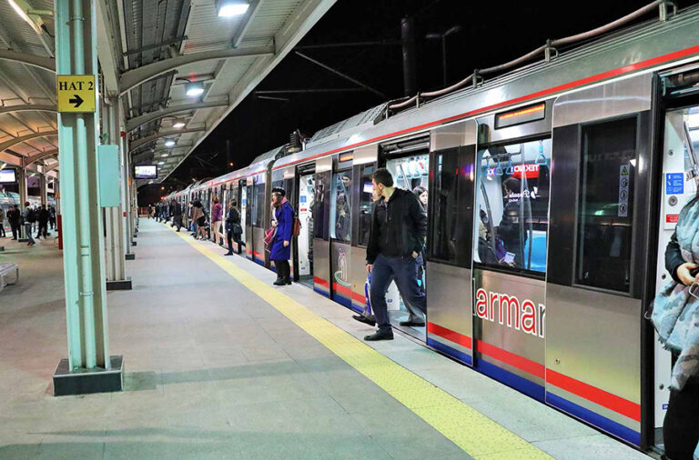 Marmaray’da ‘iş yavaşlatma’ eylemi; seferler aksadı!