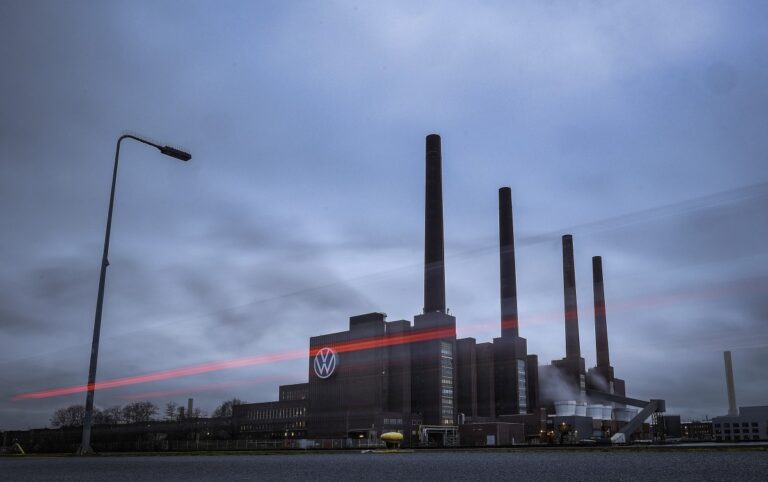 Trump’ın gümrük vergileri Volkswagen’e 1.3 milyar avroya mal oldu
