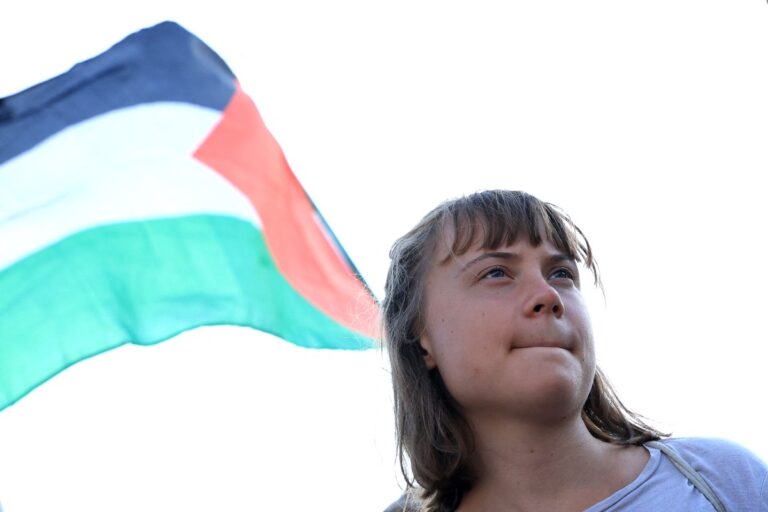 Greta Thunberg ve aktivistler, onlarca gemiyle tekrar Gazze’ye yardım götürmeyi deneyecek
