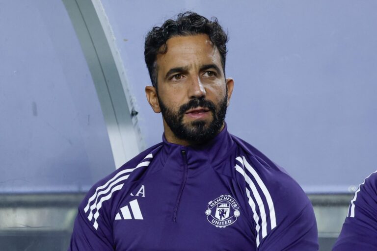 Manchester United’te kriz: İngiltere Lig Kupası’nda dördüncü lig ekibi Grimsby Town’a elendi