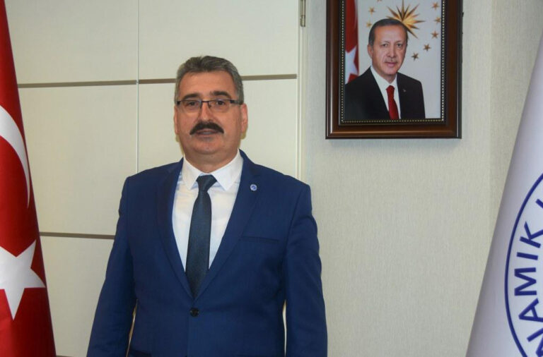 Rektör, YKS’ye bile girmeyen oğlunu ‘hukuk’ mezunu yaptı!