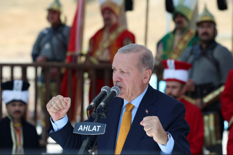 Erdoğan’ın Malazgirt programına katılan öğrencilere 300 lira verilecek