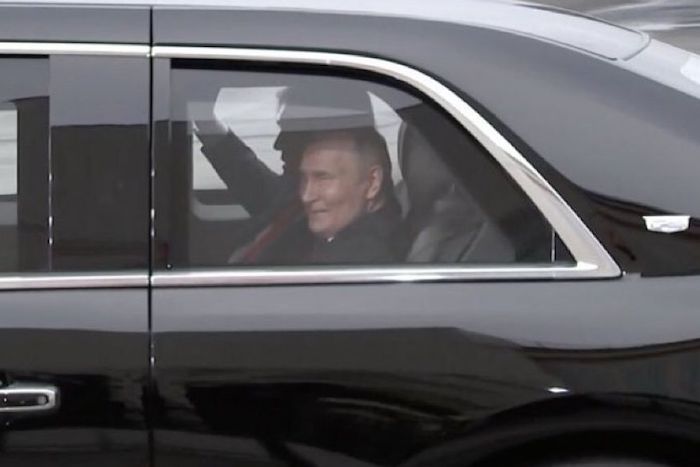 Merakla beklenen görüşme başladı: Trump ve Putin Alaska’da