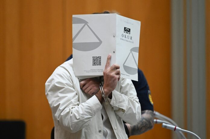 GERMANY-TRIAL-POLITICS-CRIME-ATTACK-KNIFE-POLICE
