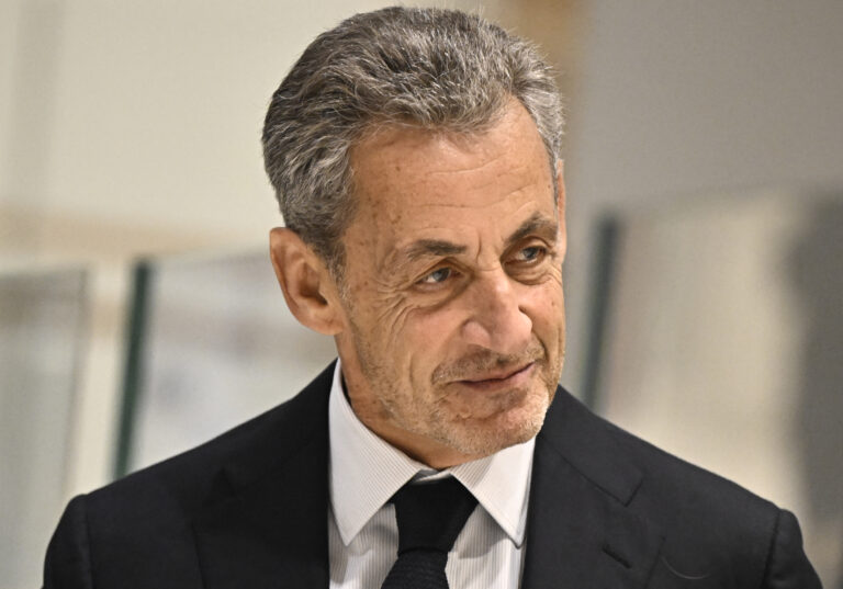Fransa’da eski Cumhurbaşkanı Sarkozy’ye 5 yıl hapis cezası verildi