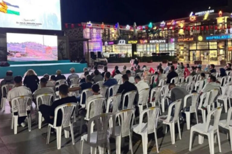 AKP’nin Gazze belgeseline vatandaşlar ilgi göstermedi: 30 bin kişilik meydanda sadece 53 kişi izledi