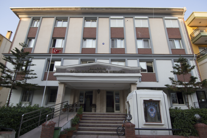 İzmir’de karakola silahlı saldırı: İki polis şehit oldu, biri ise ağır yaralı