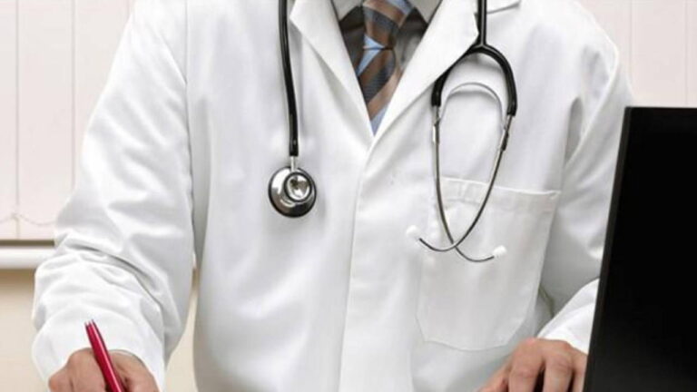 Beş doktor tutuklandı: Suçlama, TUS’a hazırlanmak için birlikte ders çalışmak