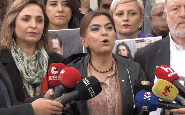 DEM heyeti Adalet Bakanlığı önünde: “Arkadaşlarımız cezaevinde rehineyken barış nasıl olacak?”