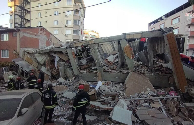 Gebze’de 6 katlı bina çöktü; enkaz altında kalanlar var!