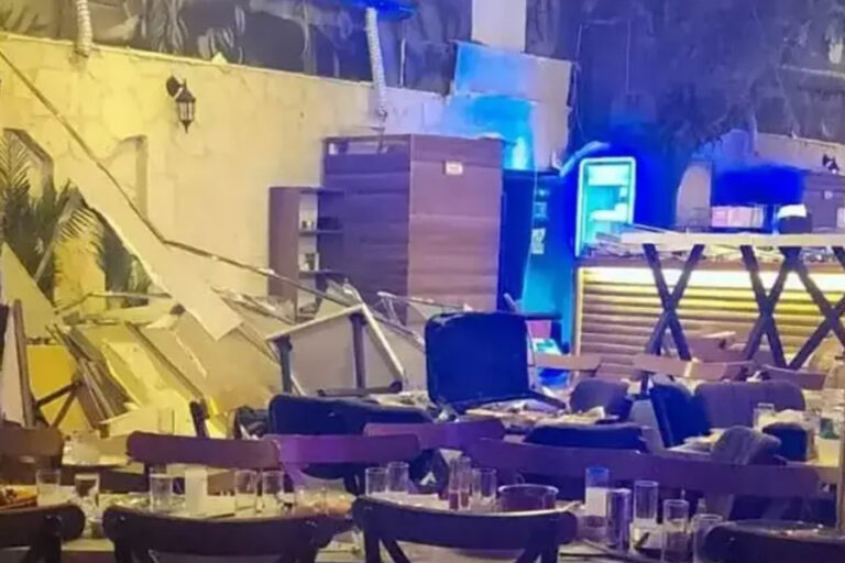 İzmir’de eğlence merkezinin tavanı çöktü: 6 yaralı
