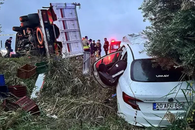 Manisa’da devrilen kamyonet karşı şeride geçti: 2 ölü, 3 yaralı