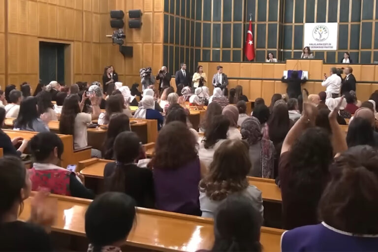 Ağıralioğlu’ndan Meclis’teki ‘Biji serok Apo’ sloganına suç duyurusu!