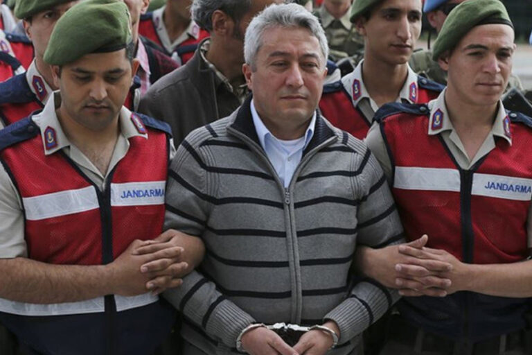 Eski başdanışmanından mahkemede şok iddia: ”Hulusi Akar, Akıncı Üssü’ne alındığını sandığı Erdoğan’la görüşmek için gitti”