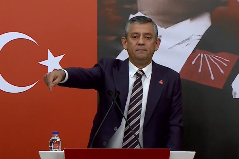 Özgür Özel: ”Türkiye’de şu anda Erdoğan’ın konuştuğu yerde oturup onu dinleyecek bir siyasi atmosfer yok”