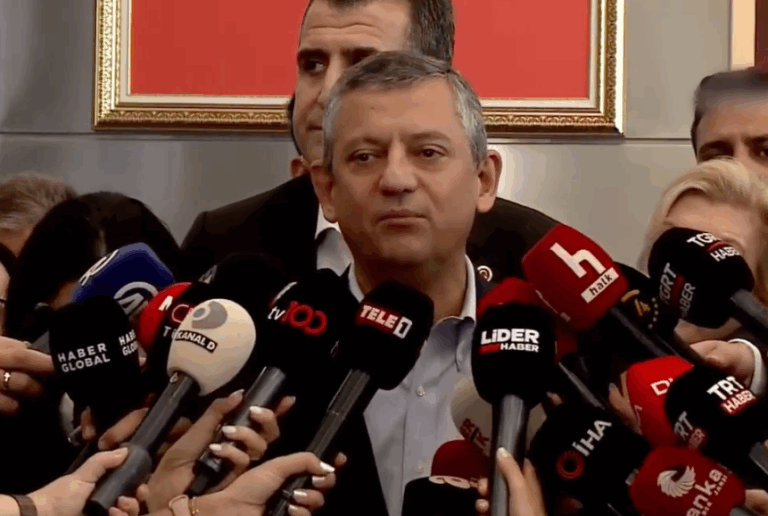 Özgür Özel: “Bizi hasta etmek için bir mikrop buldular, bünyemiz kabul etmedi!”