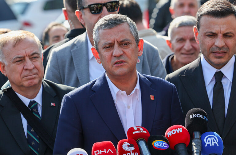 Özgür Özel: “Cumhur İttifakı’nın çatlaklarıyla da ben uğraşmayayım!”