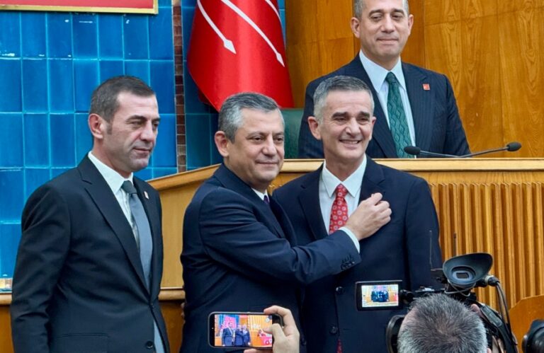 İYİ Parti’den ihraç edilen Ümit Dikbayır, CHP’ye katıldı