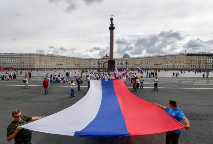 RUSSIA-LIFESTYLE-NATIONAL FLAG DAY