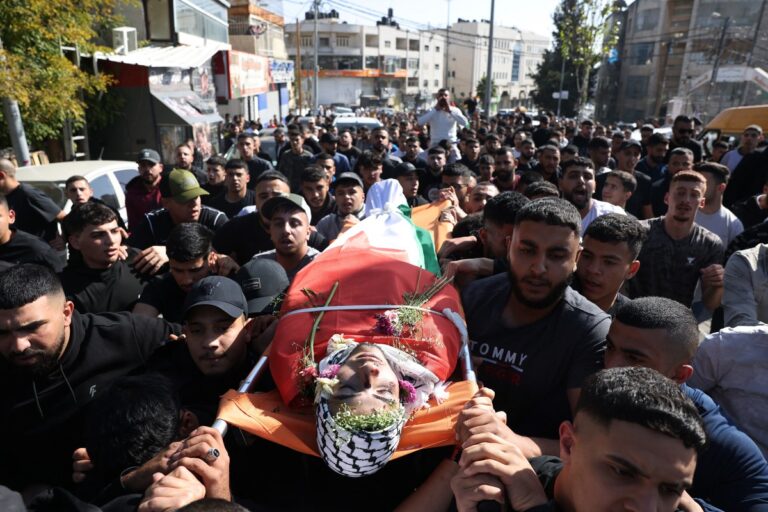 İsrail, Batı Şeria’da biri çocuk iki kişiyi öldürdü