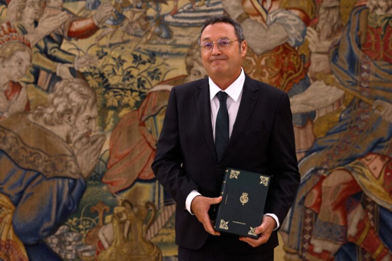 Muhalefet aleyhine dosya sızdırmakla suçlanmıştı; İspanya başsavcısı yargı karşısına çıkıyor