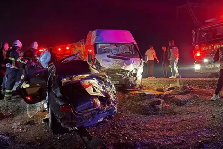 Diyarbakır’da 5 araç birbirine girdi: 4 ölü, 13 yaralı