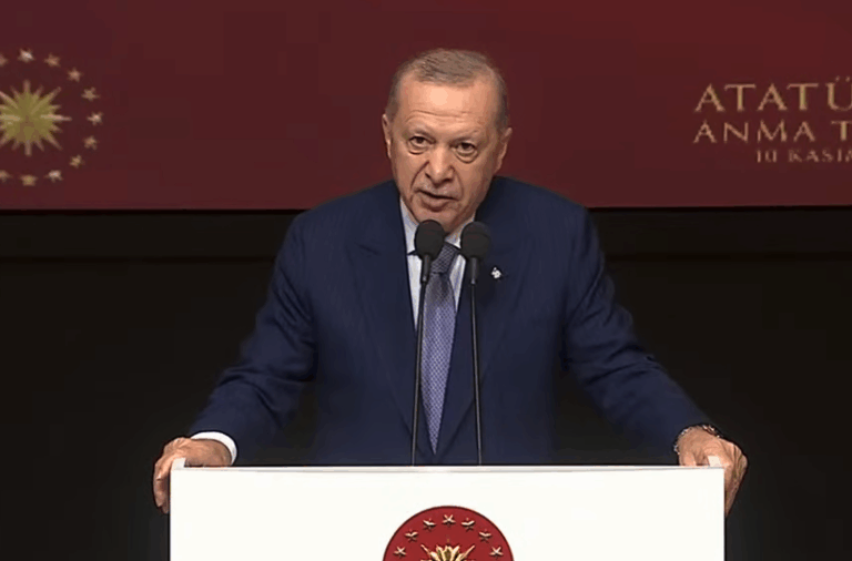 Erdoğan, Atatürk’ü anma programında CHP’yi hedef aldı: “Kötü sınav veriyor”