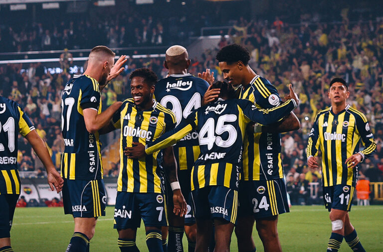 Fenerbahçe evinde 4 golle kazandı, puan farkı 1’e indi