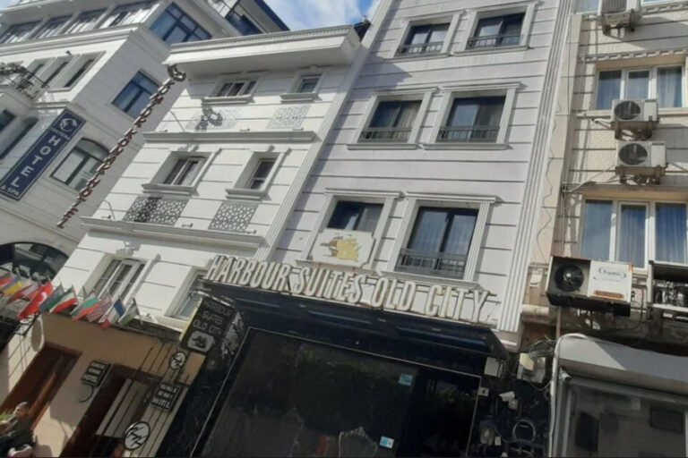 Anne ve iki çocuğu ölmüştü: Aynı otelde kalan 2 turist daha hastaneye kaldırıldı