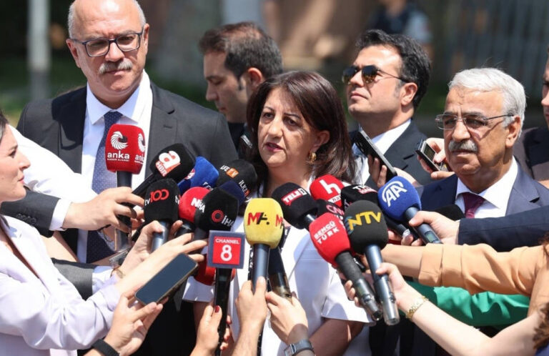 Ziyaretler sıklaştı; İmralı Heyeti, Öcalan’la görüşmek üzere yeniden yolda