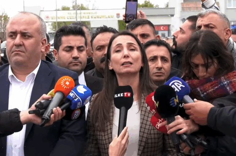 Demirtaş’ın mesajı: “Meclis komisyonu, en kısa sürede Öcalan’la görüşmeye gitmelidir”