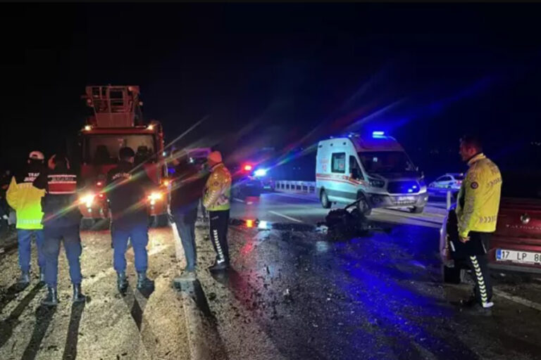 Çanakkale’de polisten kaçan otomobil ters yöne girdi: 5 ölü, 1 yaralı