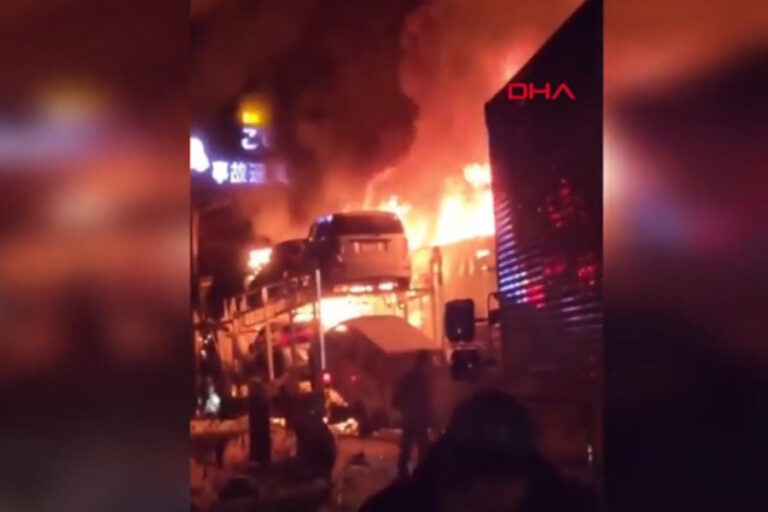 Japonya’da 50 araç zincirleme kazaya karıştı: 2 ölü, 26 yaralı