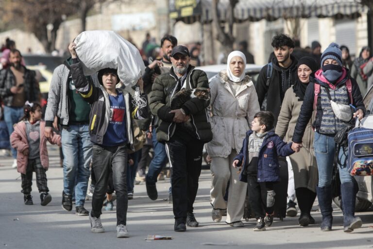 Suriye’de tansiyon yükseliyor; halk Halep’den kaçıyor