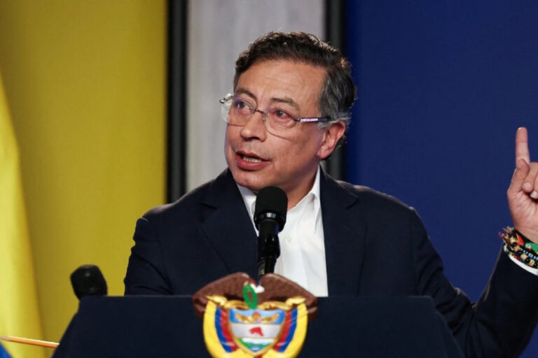 Kolombiya Cumhurbaşkanı Petro: ”Caracas füzelerle bombalanıyor, AOS ve BM derhal toplanmalı”