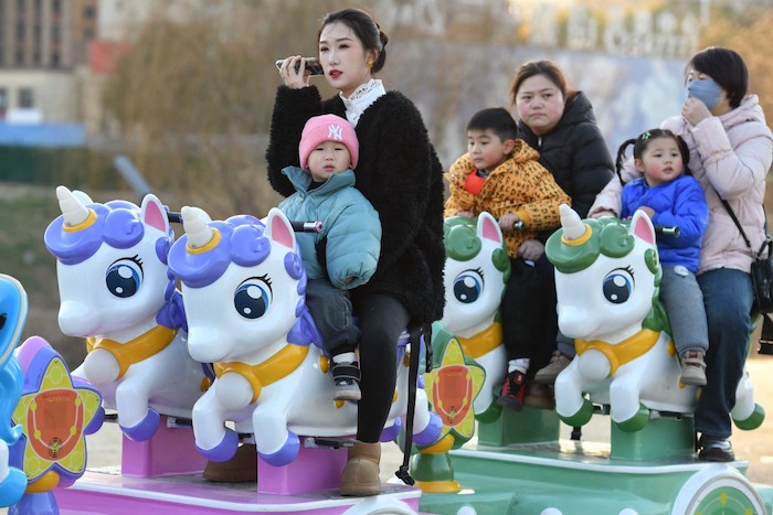 Çin’de doğum oranları rekor seviyede geriledi: Nüfus son 4 yıldır azalıyor