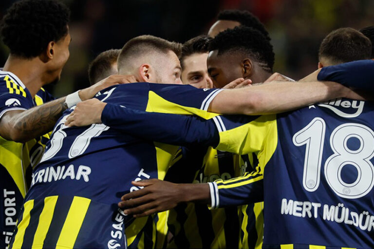 Fenerbahçe, Süper Kupa’da adını finale yazdırdı