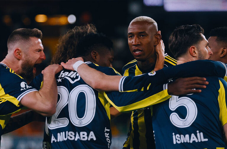 Fenerbahçe, iki kez yenik duruma düştüğü maçta üç puanı aldı!