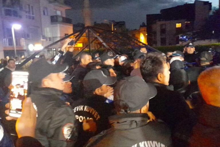 Polis müdahale etti: Kuşadası Belediyesi ile Aydın Büyükşehir Belediyesi zabıtaları kavga etti