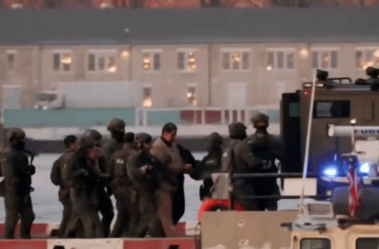 ABD askerlerinin kaçırdığı Maduro, mahkeme binasına getirildi