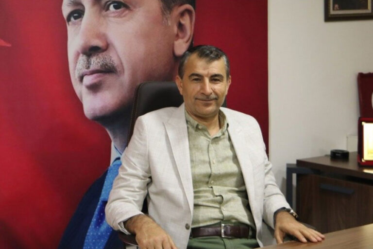 AKP’li eski ilçe başkanı aracına uyuşturucu yükleyip türbeye gitmiş!